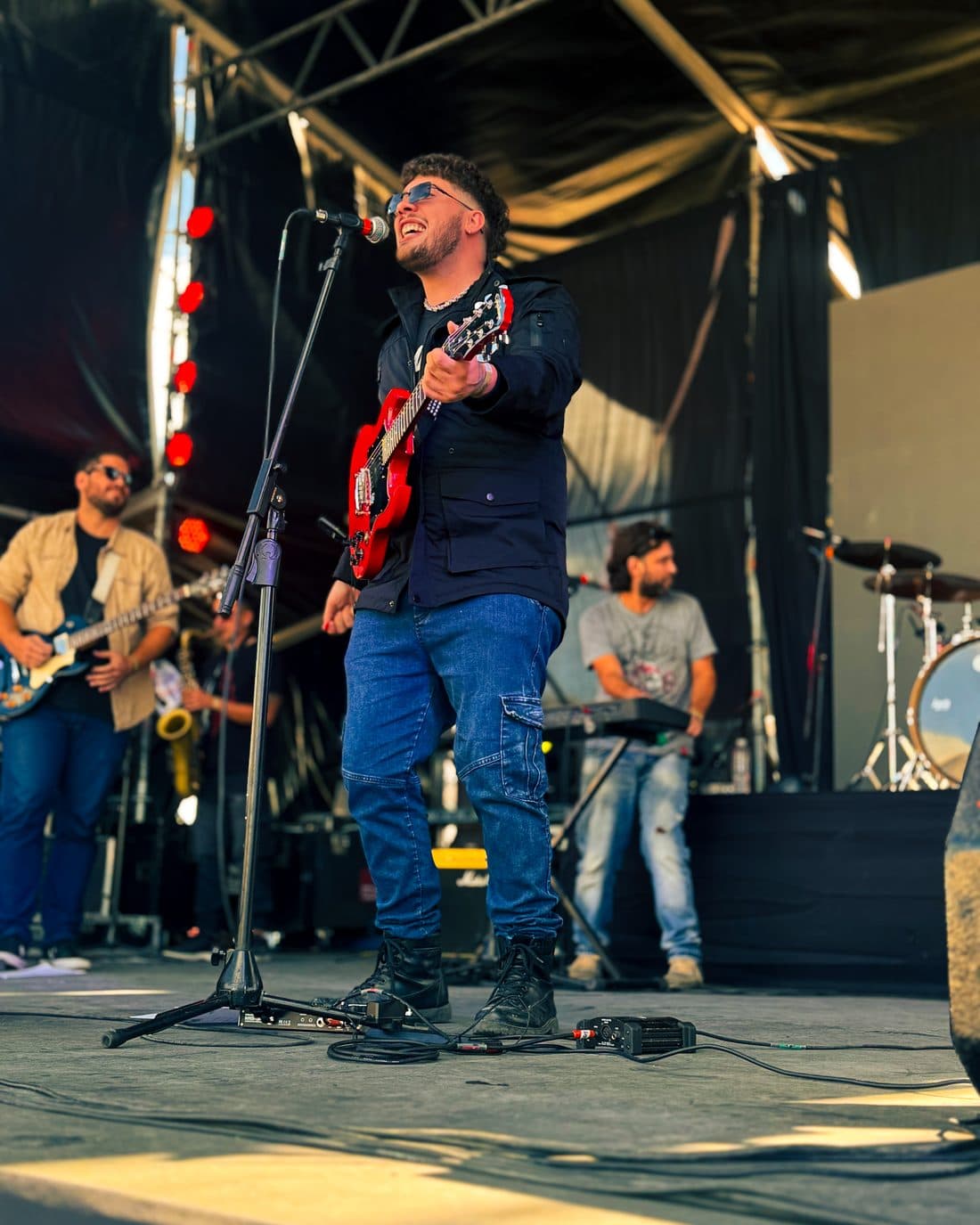 Agustín Colman, Guitarra y voz